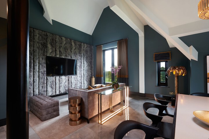 Room 9 of 36