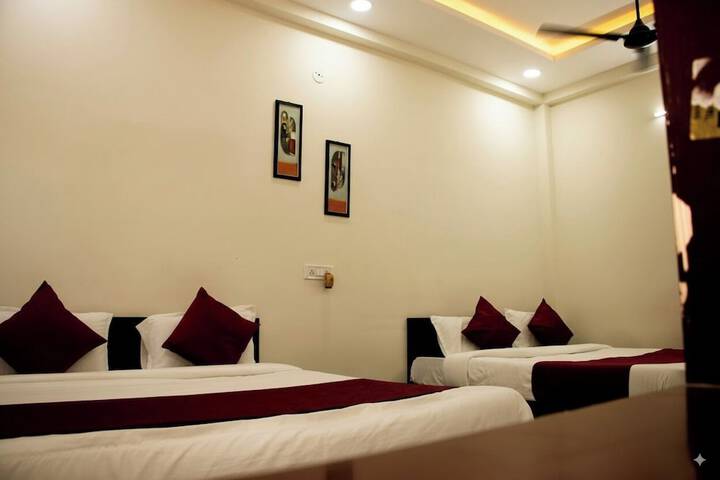 Room 4 of 7