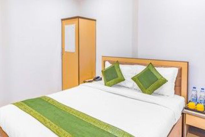 Room 13 of 31
