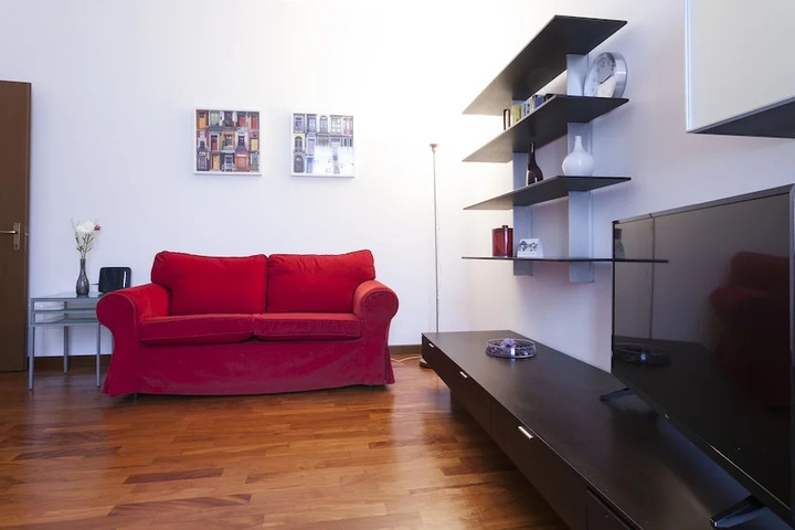 Room 4 of 16