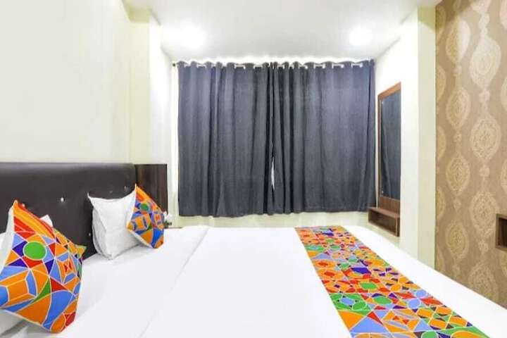 Room 4 of 16