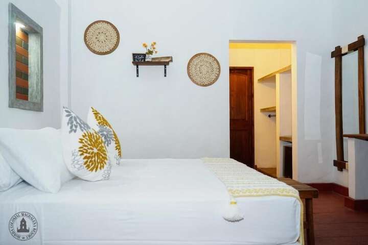 Room 10 of 37