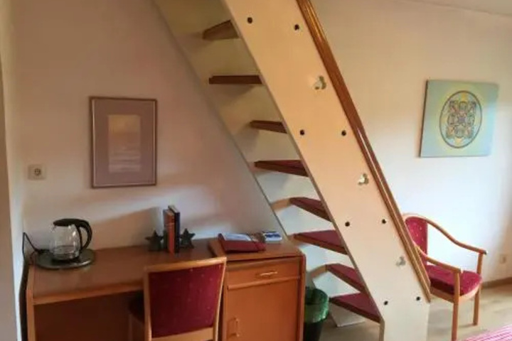 Room 5 of 14