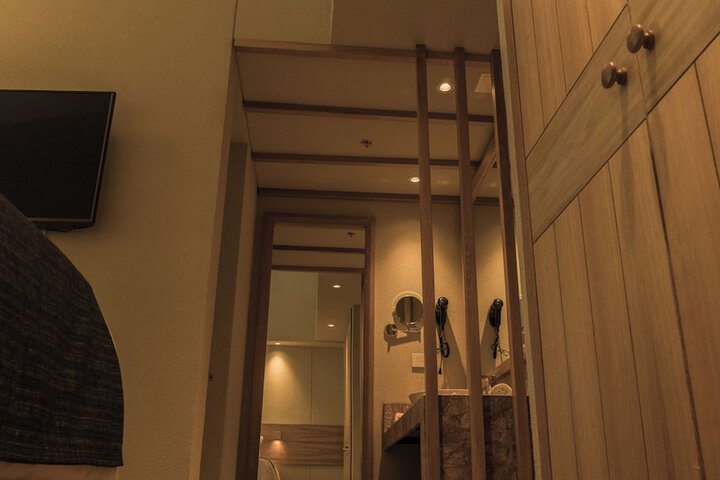 Room 47 of 132