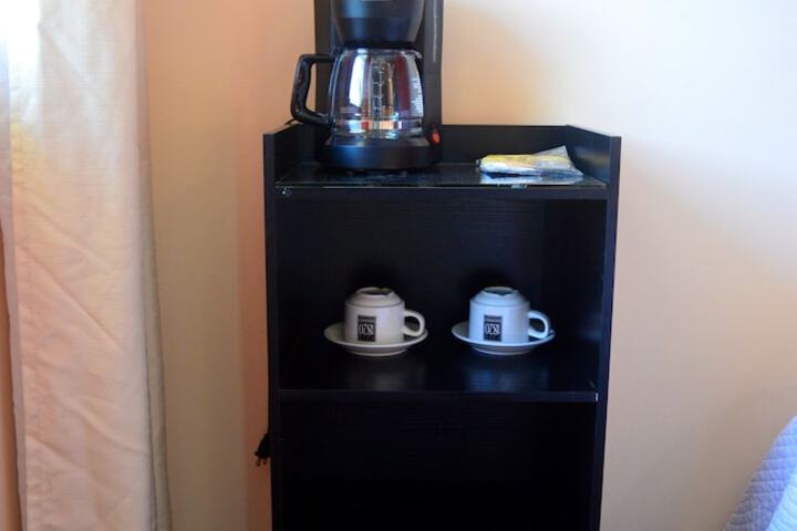 Breakfast/Coffee Service 24 of 43
