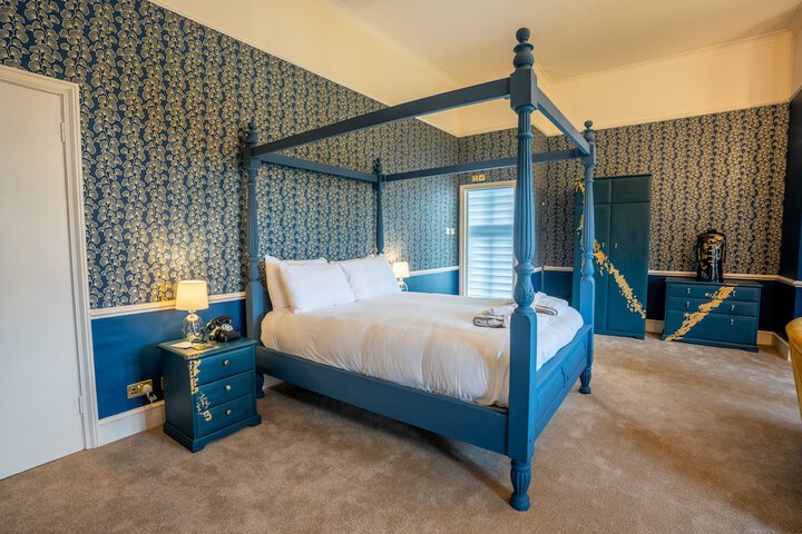 Room 21 of 104