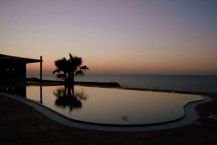 Hotel Pool