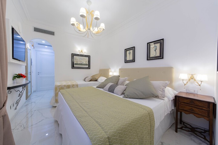 Room 12 of 70