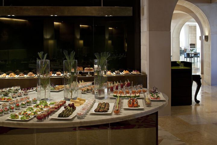 Dining 62 of 82