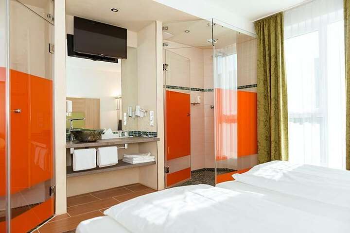 Room 17 of 39