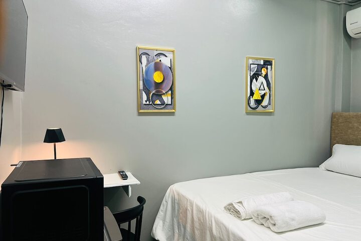 Room 3 of 10
