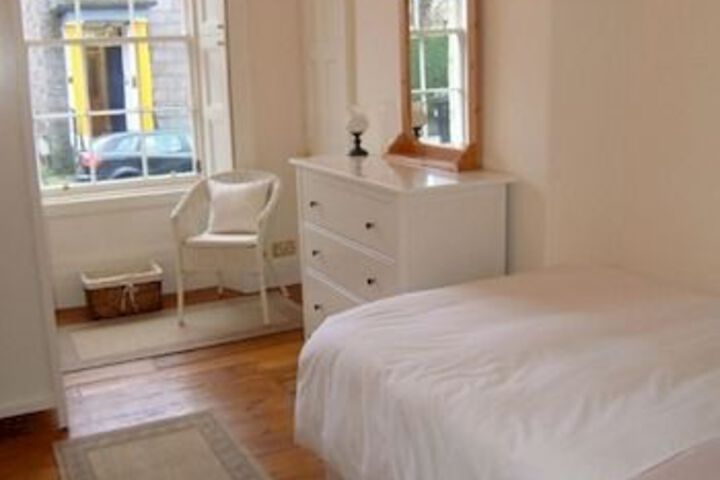 Room 2 of 4