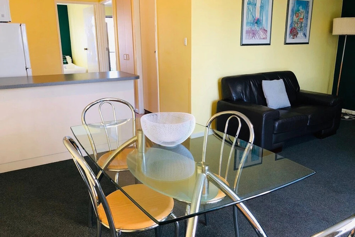 Room 6 of 16