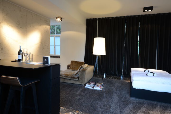 Room 73 of 214