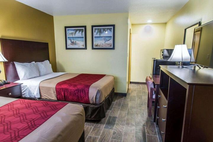 2 Double Beds (4 of 6)