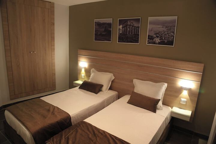 Room 3 of 8