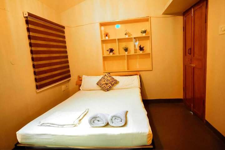Room 38 of 100
