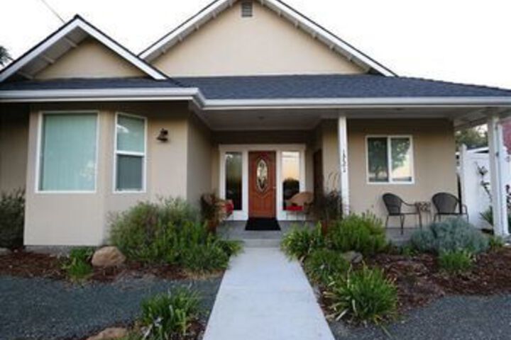 Image of Charm on Chestnut 3 Br home by RedAwning
