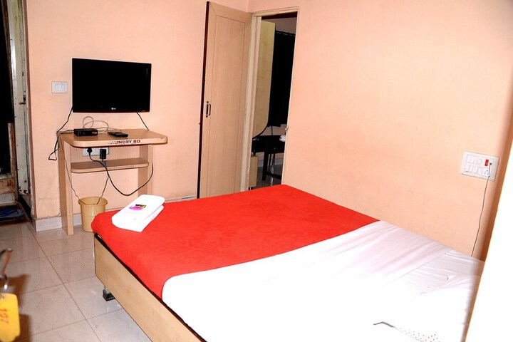 Room 4 of 7