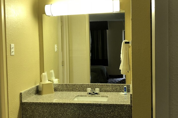 Bathroom sink