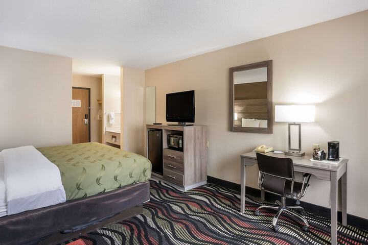 1 King Bed Business Room (15 of 15)