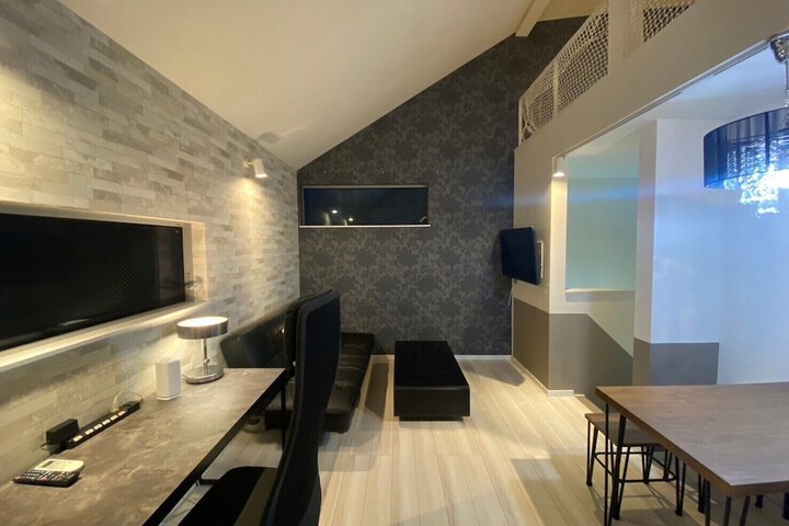 Room 16 of 143