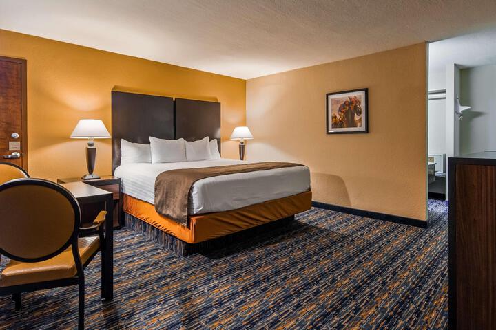 1 King Bed Downstairs High Speed Internet Micro Frig Full Breakfast (2 of 24)