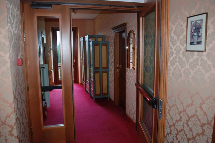 Ballroom/Hall 28 of 53