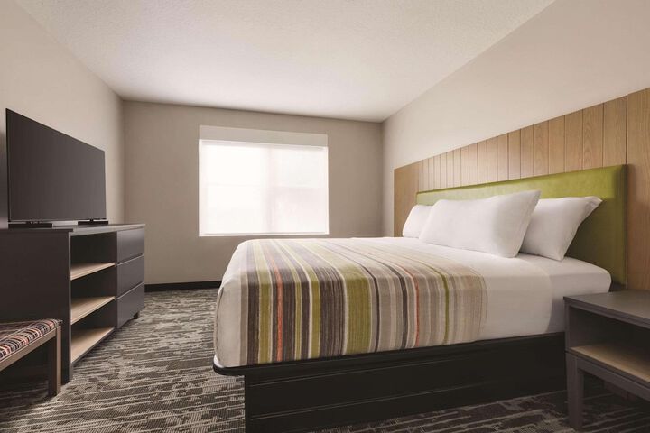 Suite King Bed Accessible (1 of 5)