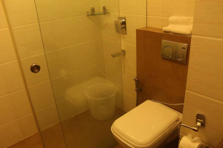 Room 12 of 19