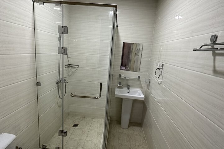 Room 11 of 18