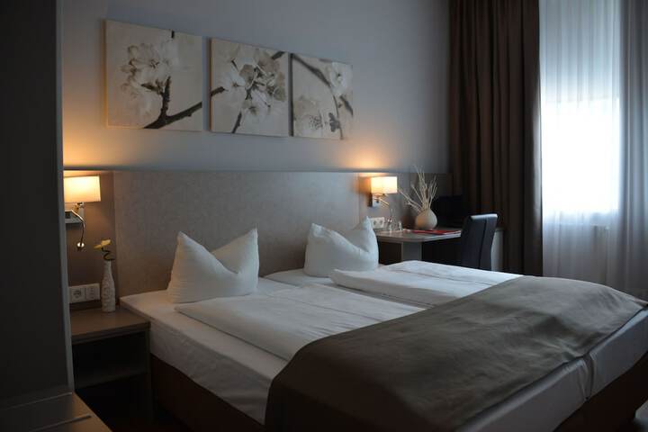 Room 40 of 136