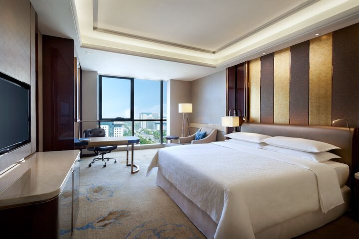 Room 5 of 32