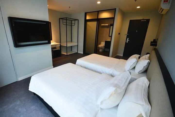 Room 5 of 13