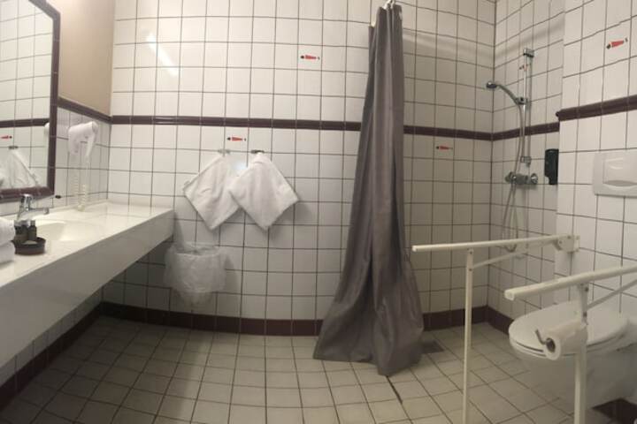Room 22 of 46
