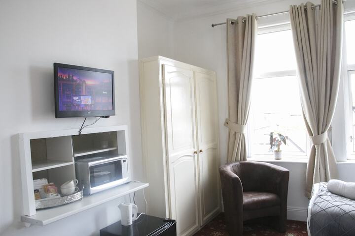 Room 43 of 174