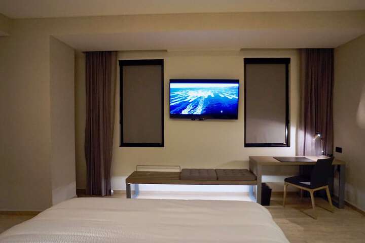 Room 7 of 65