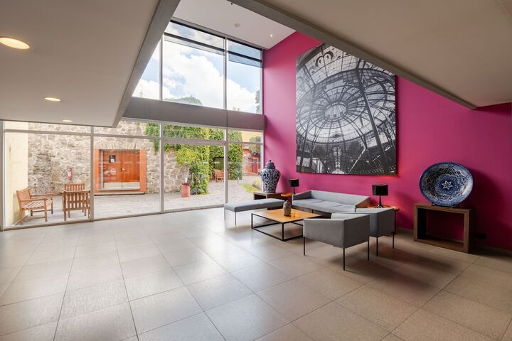 Entrance & Lobby