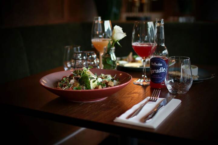 Dining 40 of 50