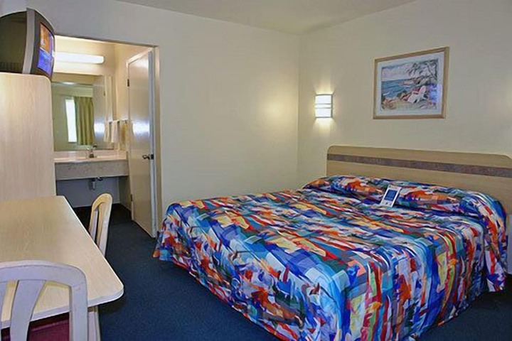 Room 6 of 37
