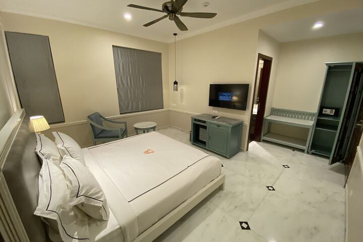 Room 6 of 23
