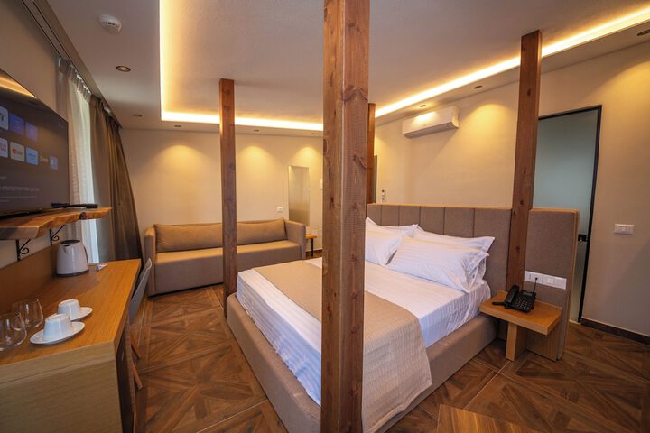 Room 47 of 95
