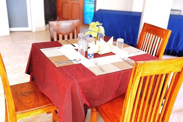 Dining 2 of 7