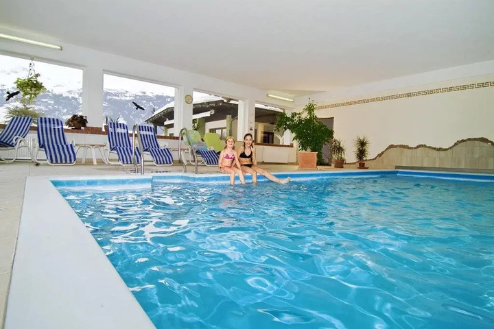 Pool 12 of 16
