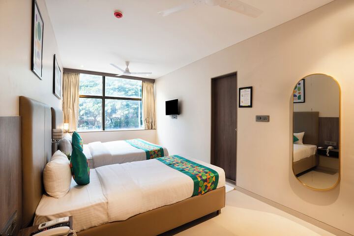 Room 16 of 34