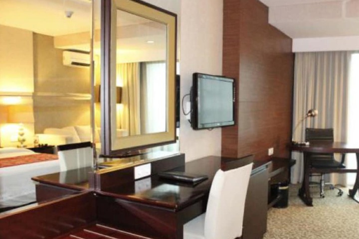 Room 33 of 59