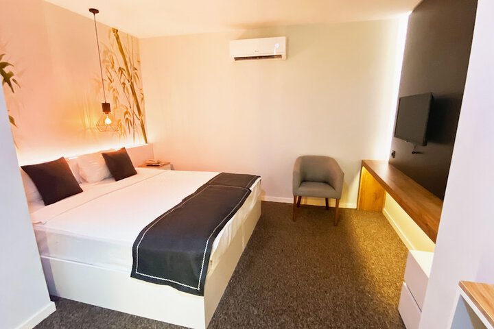 Room 10 of 27