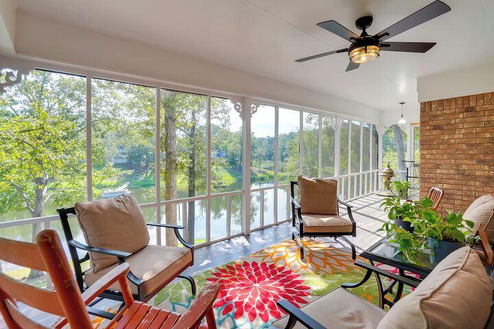 Lakefront Retreat in Jefferson w / Screened Porch!