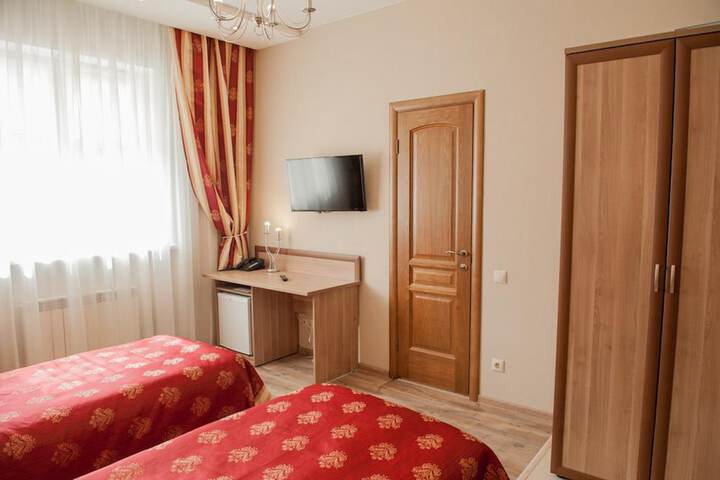 Room 10 of 14