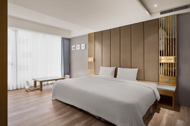 Room 16 of 50